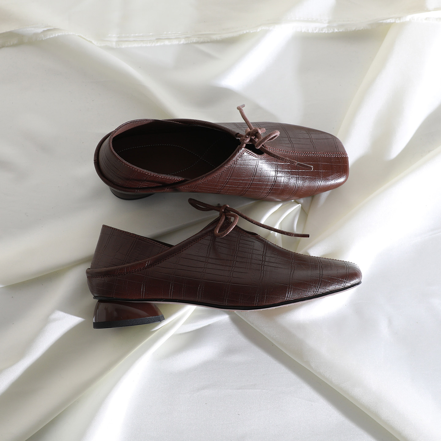 莲花府邸2026春季简约单鞋方头系带深口鞋子舒适百搭粗跟羊皮女鞋,女鞋,深口单鞋,淘宝优惠券,粉丝福利购,淘宝优惠卷