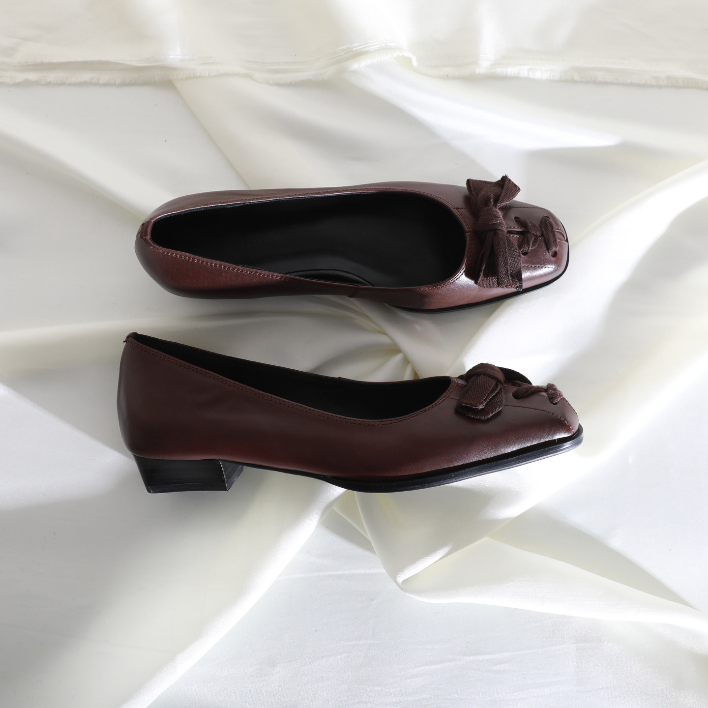 莲花府邸2026春季复古方头浅口鞋蝴蝶结套脚单鞋气质百搭粗跟牛皮