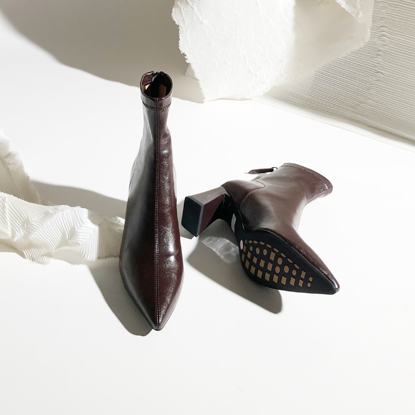 时尚尖头短筒后拉链弹力靴粗跟