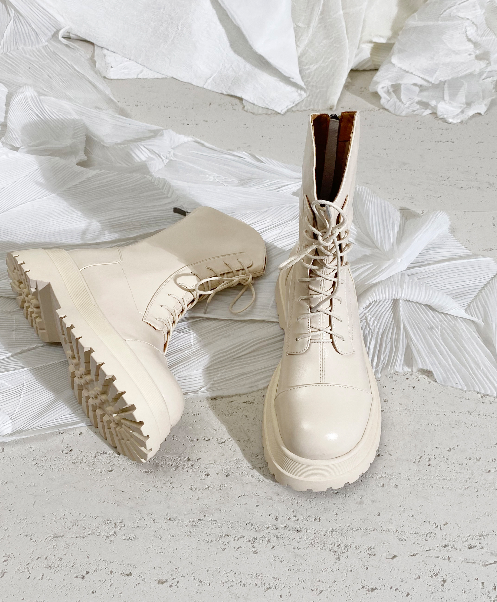 莲花府邸松糕底马丁靴圆头