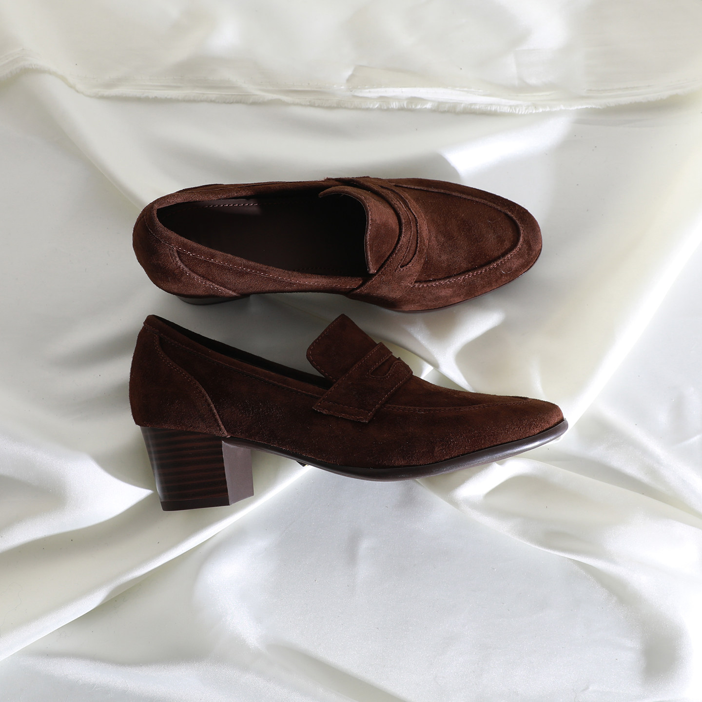 莲花府邸2026春季韩版中口一脚蹬单鞋通勤工作鞋百搭粗跟羊翻女鞋,女鞋,深口单鞋,淘宝优惠券,粉丝福利购,淘宝优惠卷