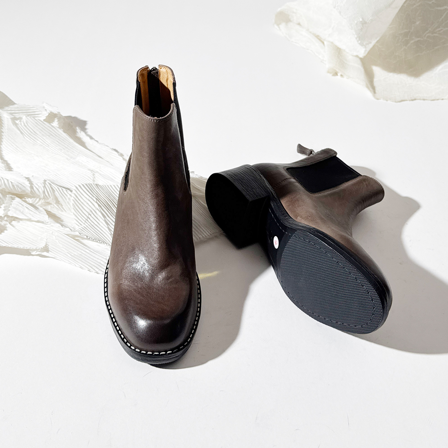 复古圆头短筒拼接切尔西粗跟