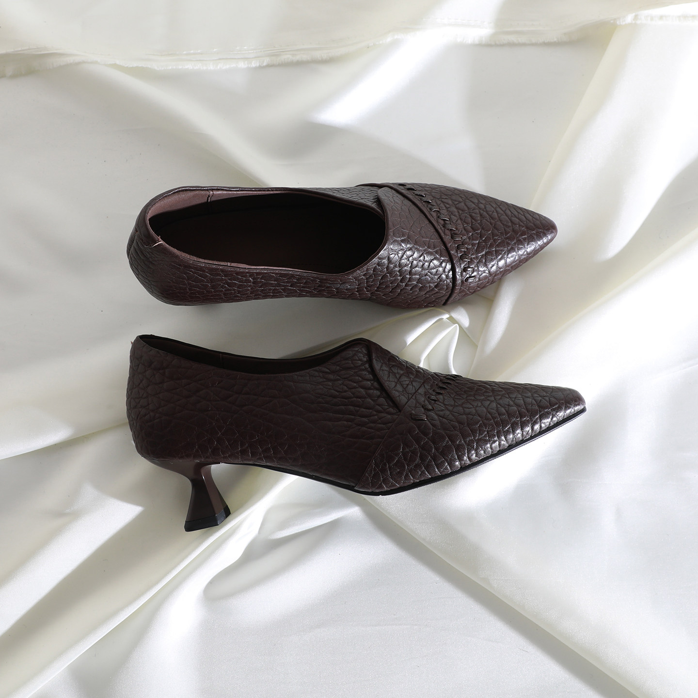 莲花府邸2026春季复古尖头中口鞋气质通勤风工作鞋百搭牛皮女鞋子,女鞋,深口单鞋,淘宝优惠券,粉丝福利购,淘宝优惠卷