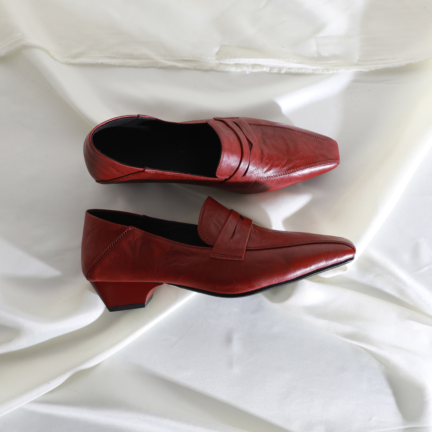 莲花府邸2026春季简约中口鞋复古一脚蹬单鞋通勤百搭粗跟羊皮女鞋,女鞋,深口单鞋,淘宝优惠券,粉丝福利购,淘宝优惠卷