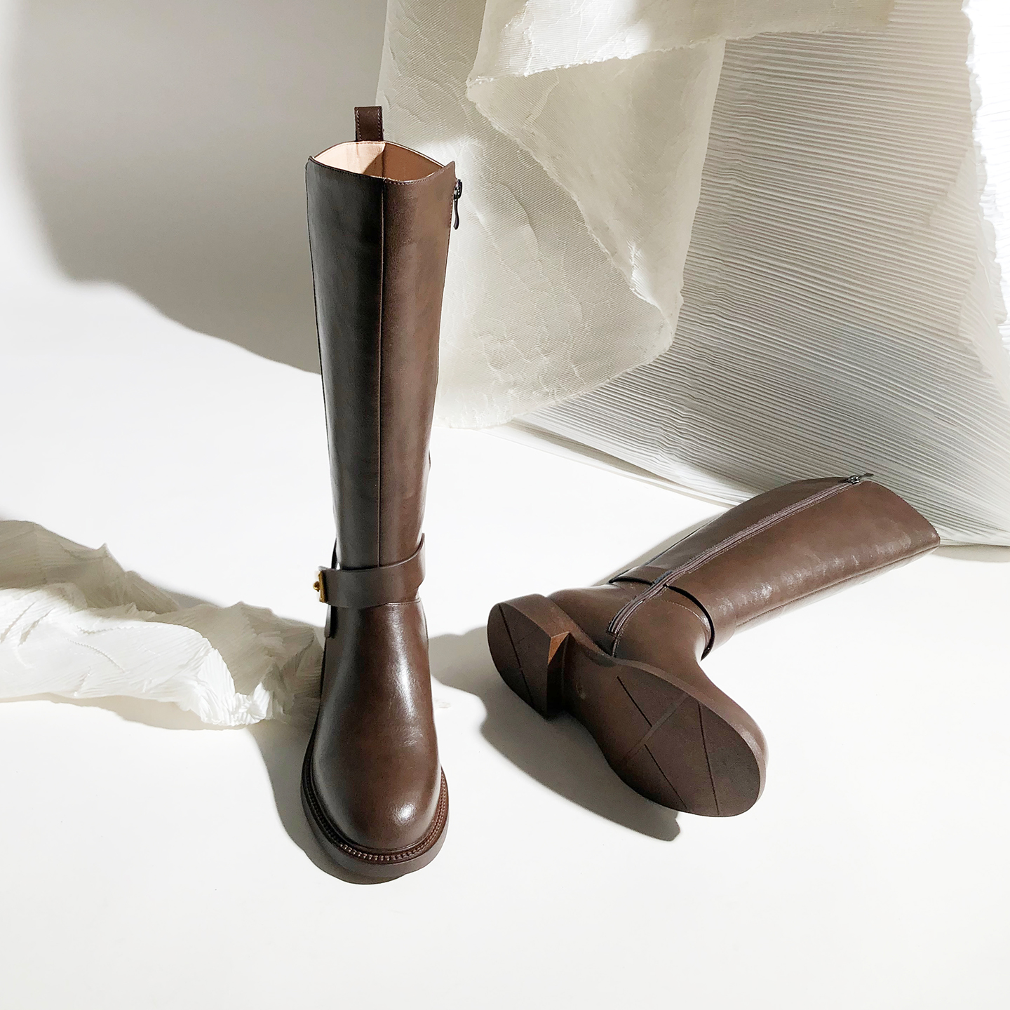 英伦圆头高筒拼接皮带扣骑士靴