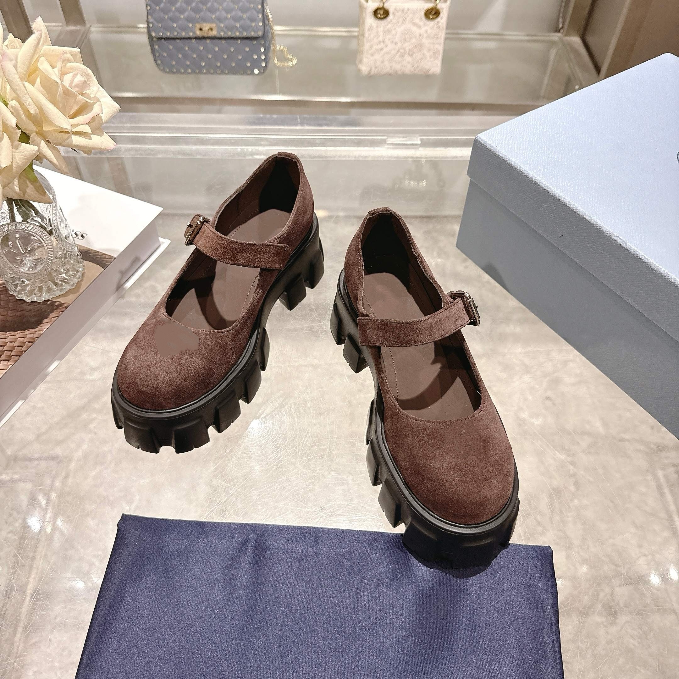 时尚百搭舒适一字带休闲女单鞋