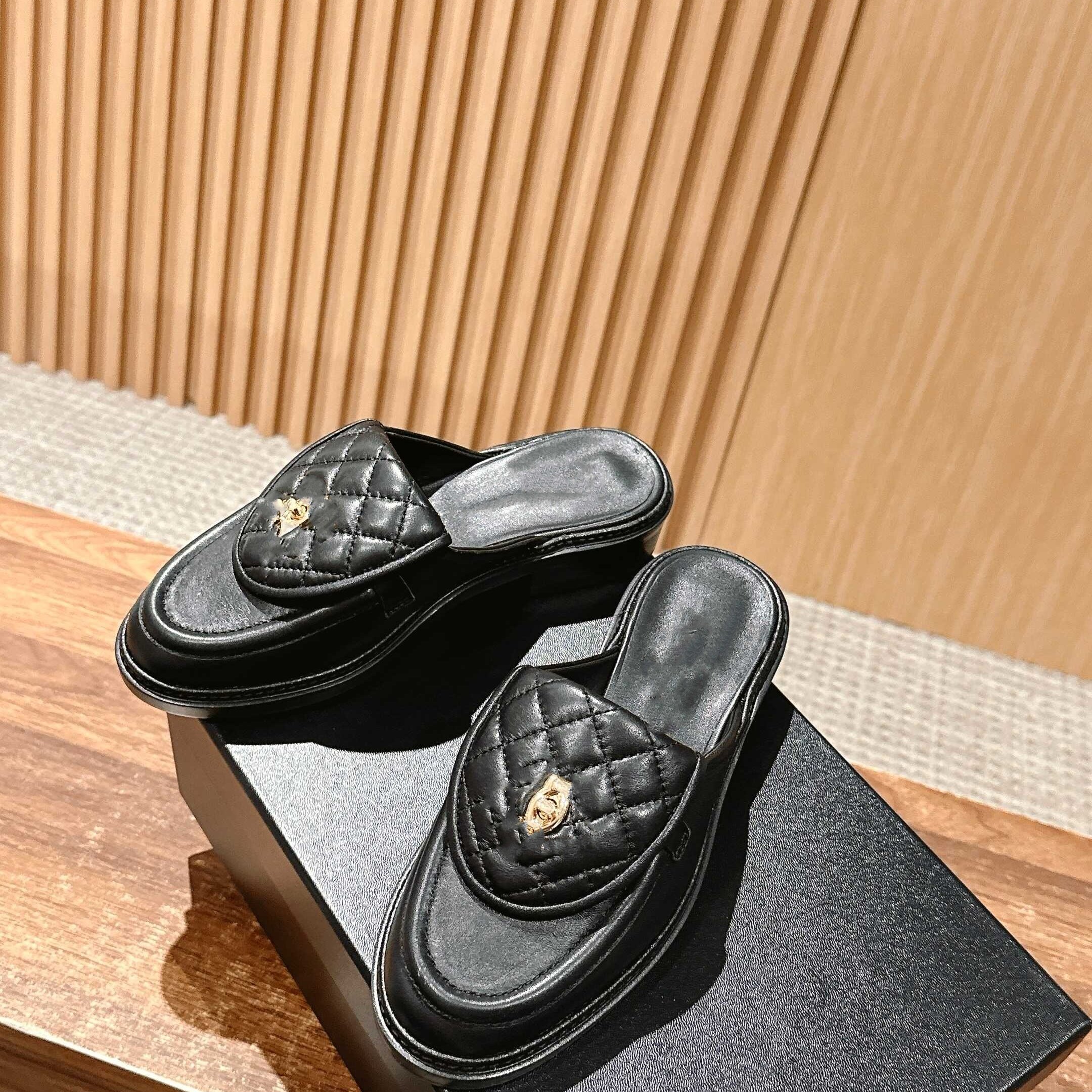 2025夏季新款真皮菱格包头拖鞋女外穿时尚百搭休闲平底一字拖鞋女