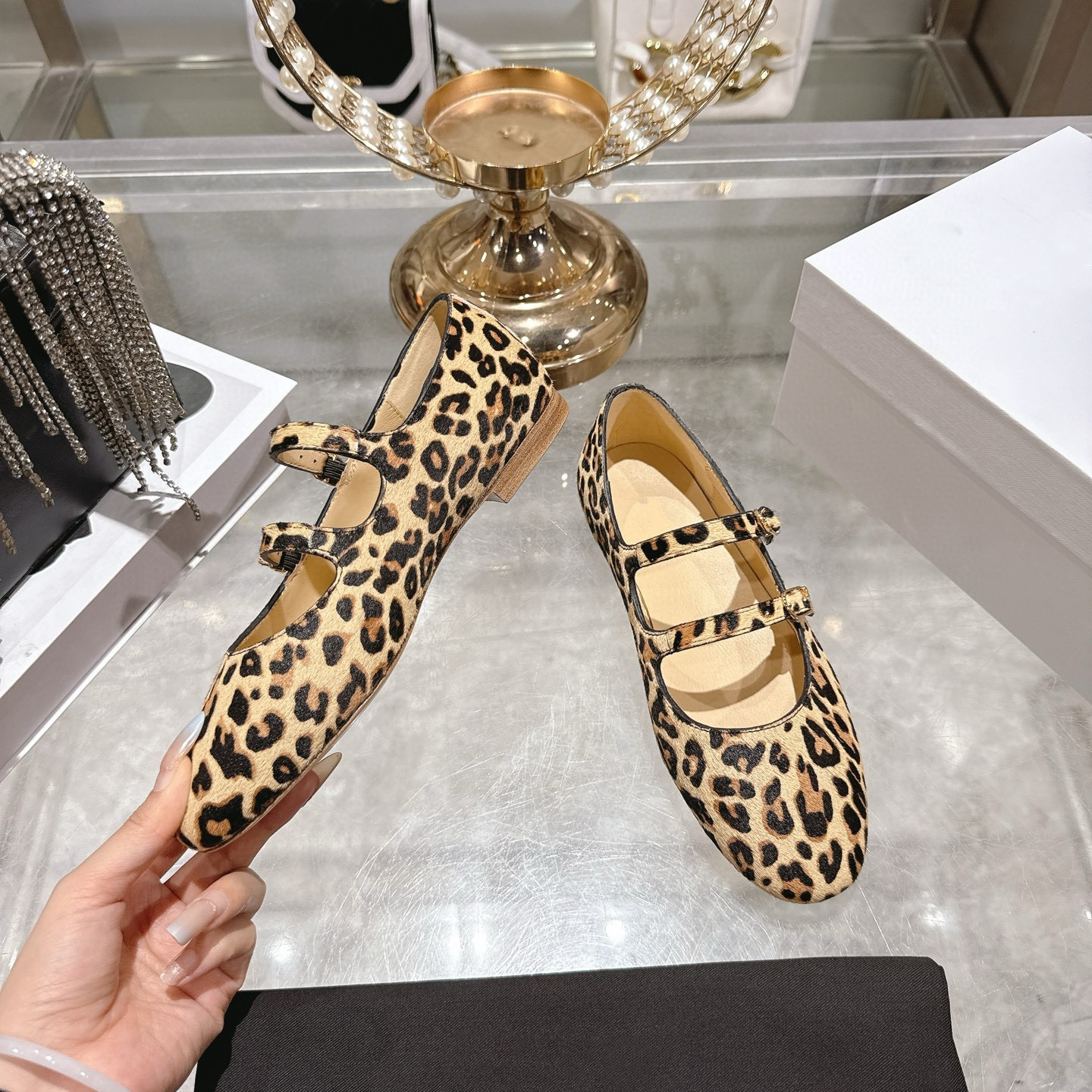 一字扣带平底百搭舒适女单鞋