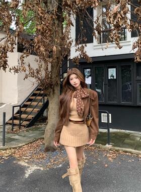 七颗虾滑V领连衣裙早秋季女2025修身显瘦巨好看流行穿搭针织裙子