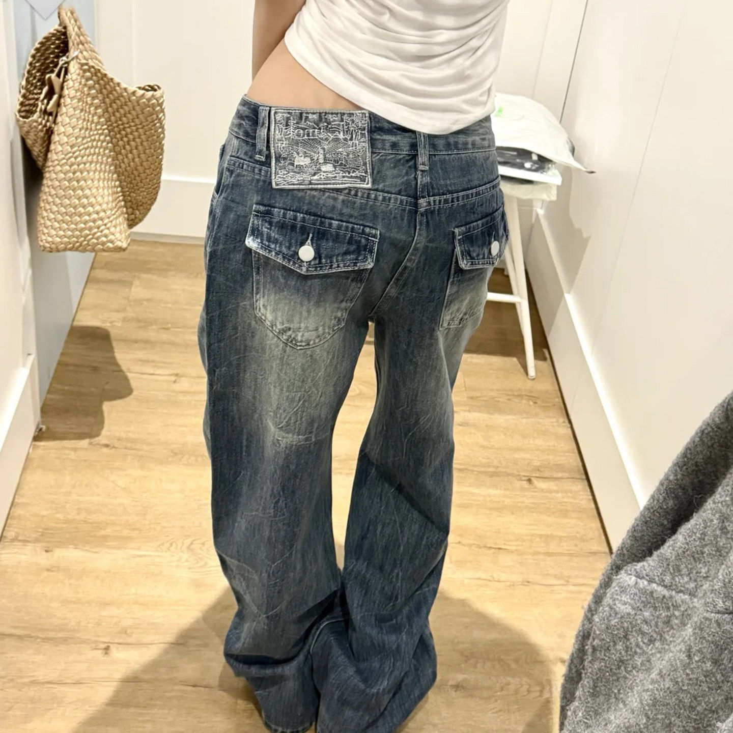 美式复古低腰阔腿牛仔裤女2026新款绣标设计感宽松不贴腿直筒裤子