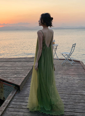 海滩夫人三亚拍照海边度假绿色沙滩裙性感露背吊带洋装女夏长裙