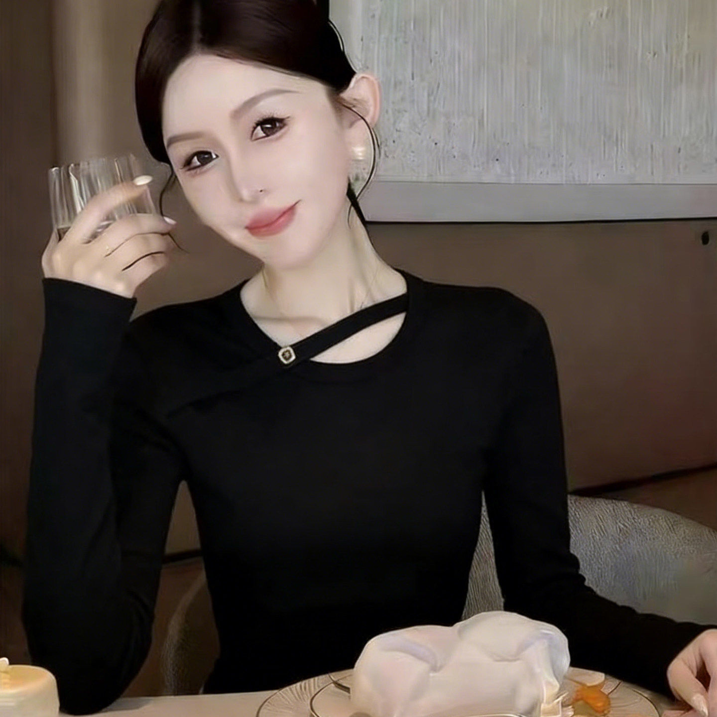 圆领镂空长袖T恤女款春季2026新款打底衫上衣女内搭高级感可外穿