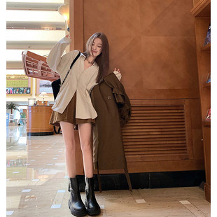 2025年早秋装新款收腰衬衫设计感小众上衣肌理感V领衬衫女小个子