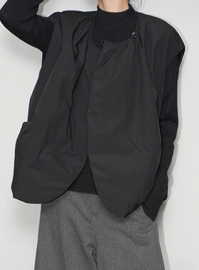 AIRROOM小众暗黑设计感泡芙大口袋调性气质黑色羽绒花苞马甲