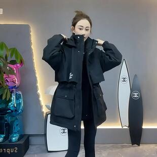 正版 加棉冲锋衣女2026年春秋通勤风字母刺绣抽要加厚薄棉派克棉服