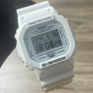 卡西欧G-SHOCK学生运动防水经典方块白色女款电子手表DW-5600MW