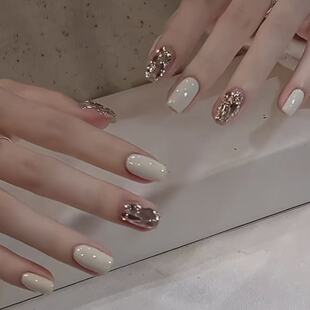 牛乳黄秋冬美甲假指甲高级新款流行显白爆闪碎钻双色纯手工穿戴甲