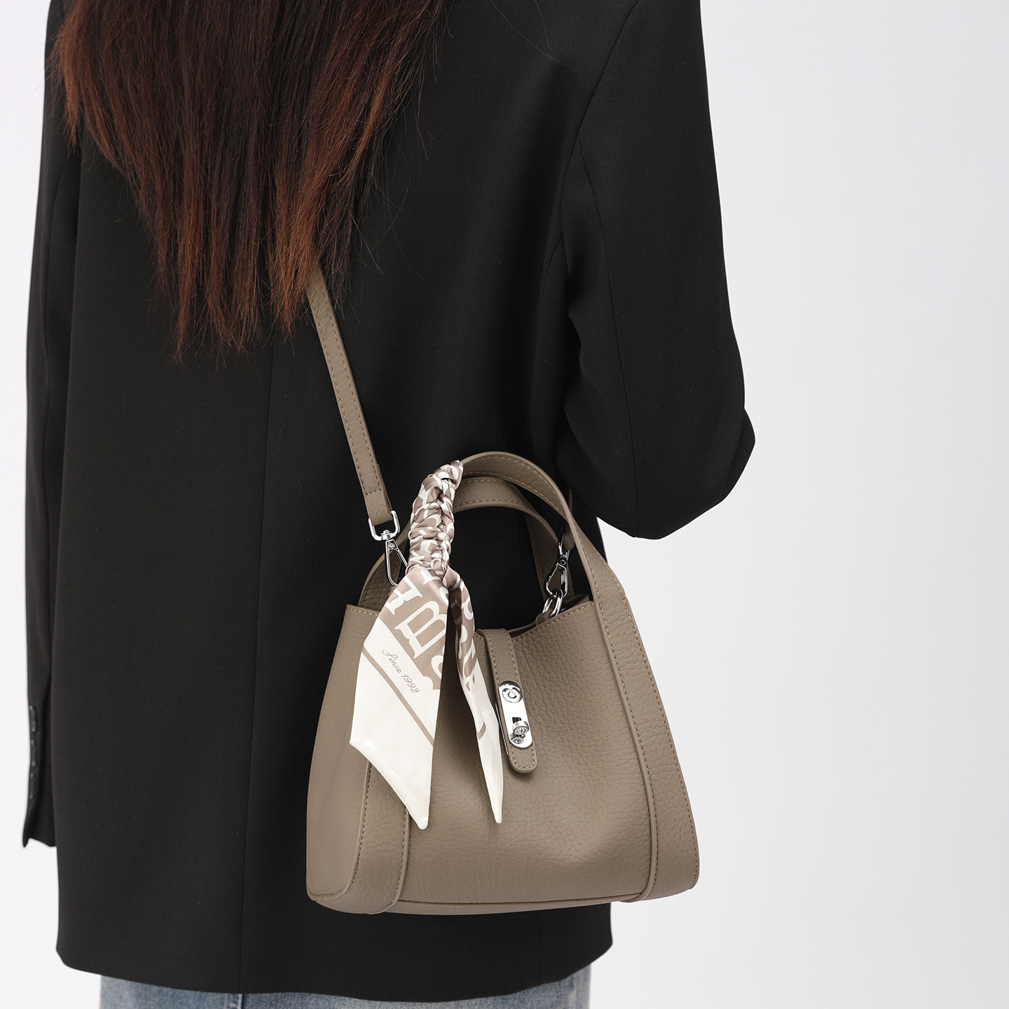 2025新款时尚手提菜篮子包高级感通勤百搭斜挎包水桶包真皮女包,箱包皮具/热销女包/男包,水桶包,淘宝优惠券,粉丝福利购,淘宝优惠卷