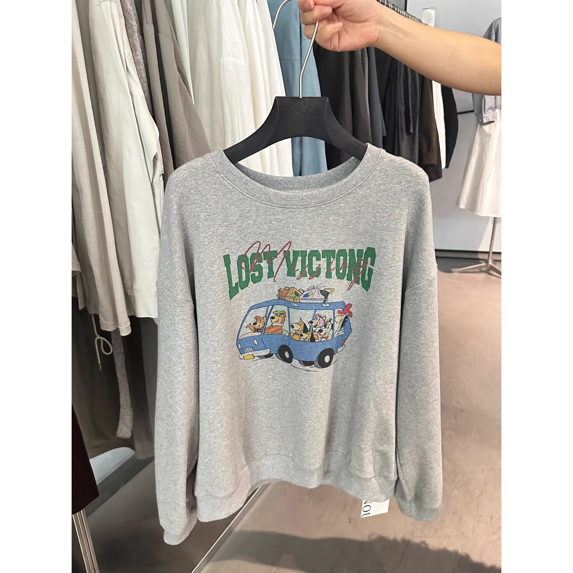 外贸原单尾货大牌美式卡通风印花卫衣女灰色圆领套头宽松减龄上衣