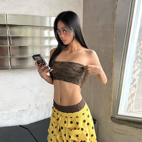 美式复古辣妹性感迷彩铆钉抹胸