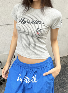 辣到中暑美式女孩复古灰色运动正肩显瘦短款T恤女竖条纹短袖上衣