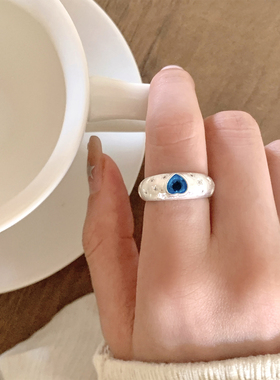 简约轻奢雾面拉丝爱心食指戒指