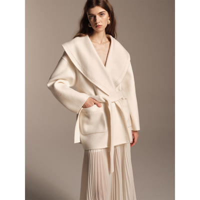 SOFTSELF雾绒诗冬季新款女高级感羊绒翻领裹感白色短款大衣