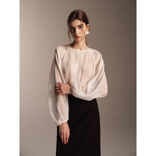 SOFTSELF雾绒诗秋季新款法式灯笼袖镂空花边上衣女优雅百搭