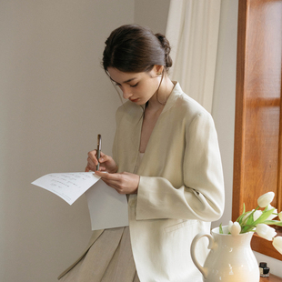 softself/春的来意 知性优雅法式休闲小西服天丝V领小西装外套女