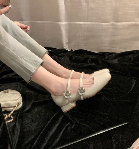 玛丽珍鞋女粗跟漆皮平底浅口单鞋