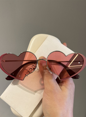 PATTYKOU防紫外线爱心太阳镜