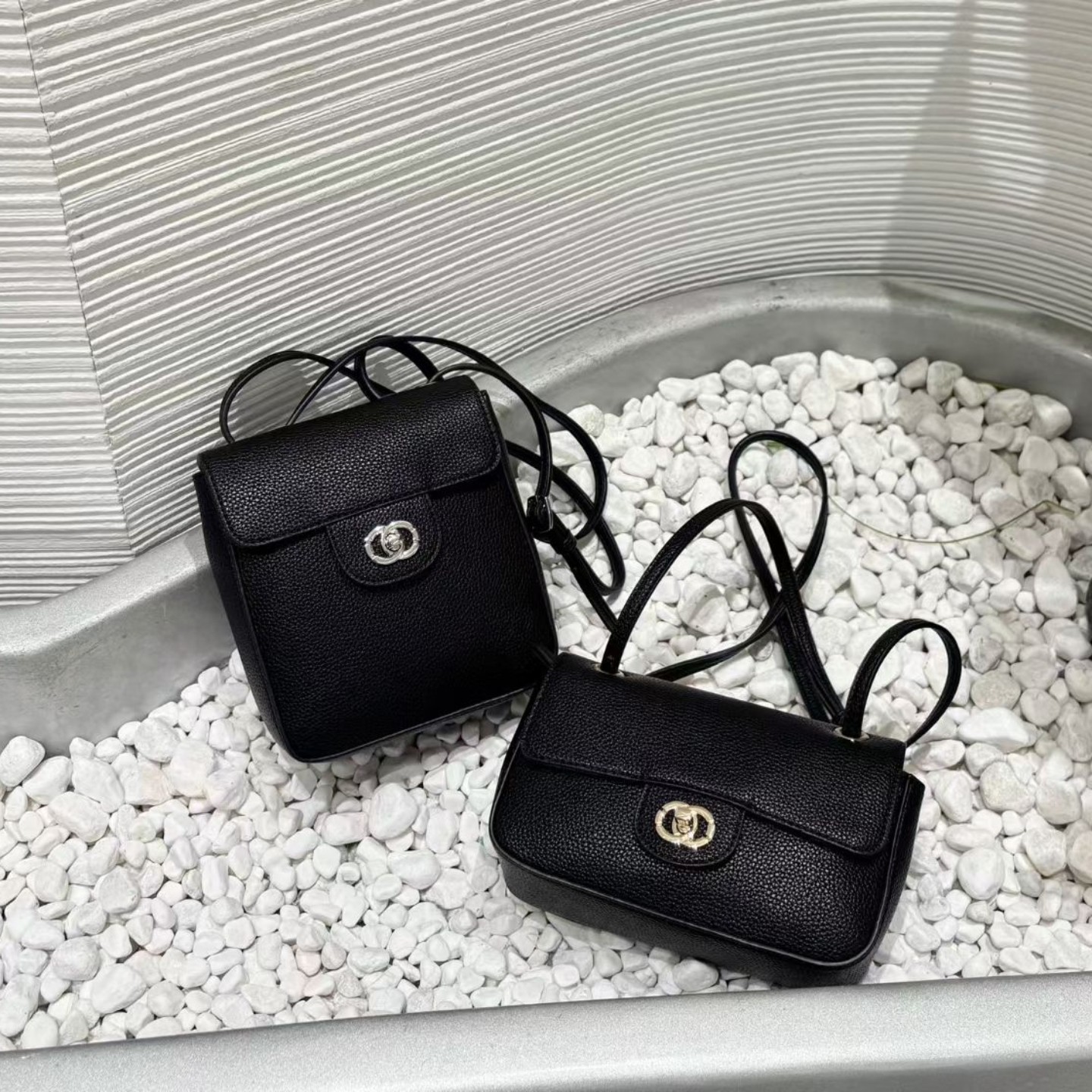 小香风26B Mini Flap机场包秋冬走秀复古翻盖手机包腋下包中古包