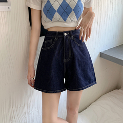 High waist and thin denim shorts