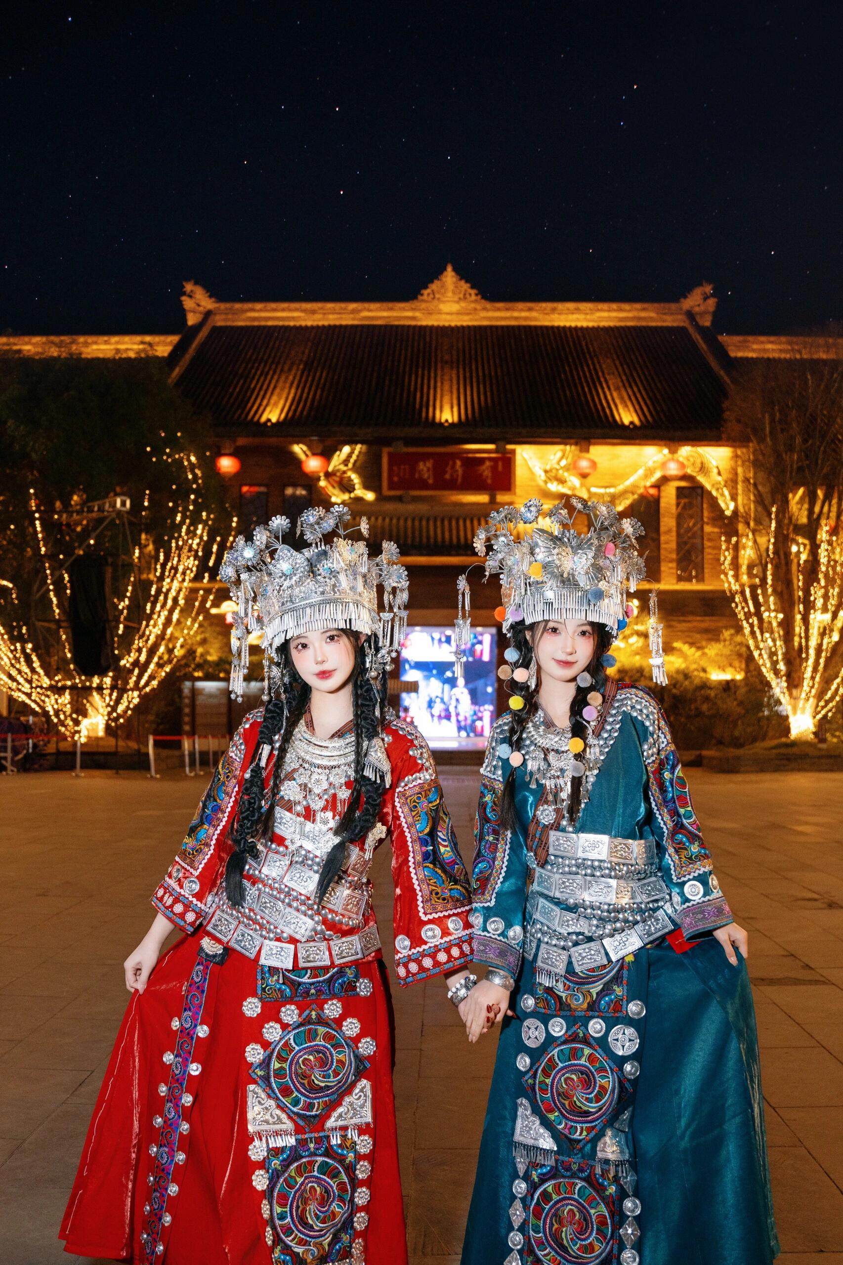 贵州苗族服装重工盛装闺蜜旅拍少数民族摄影刺绣服饰舞台演出服新