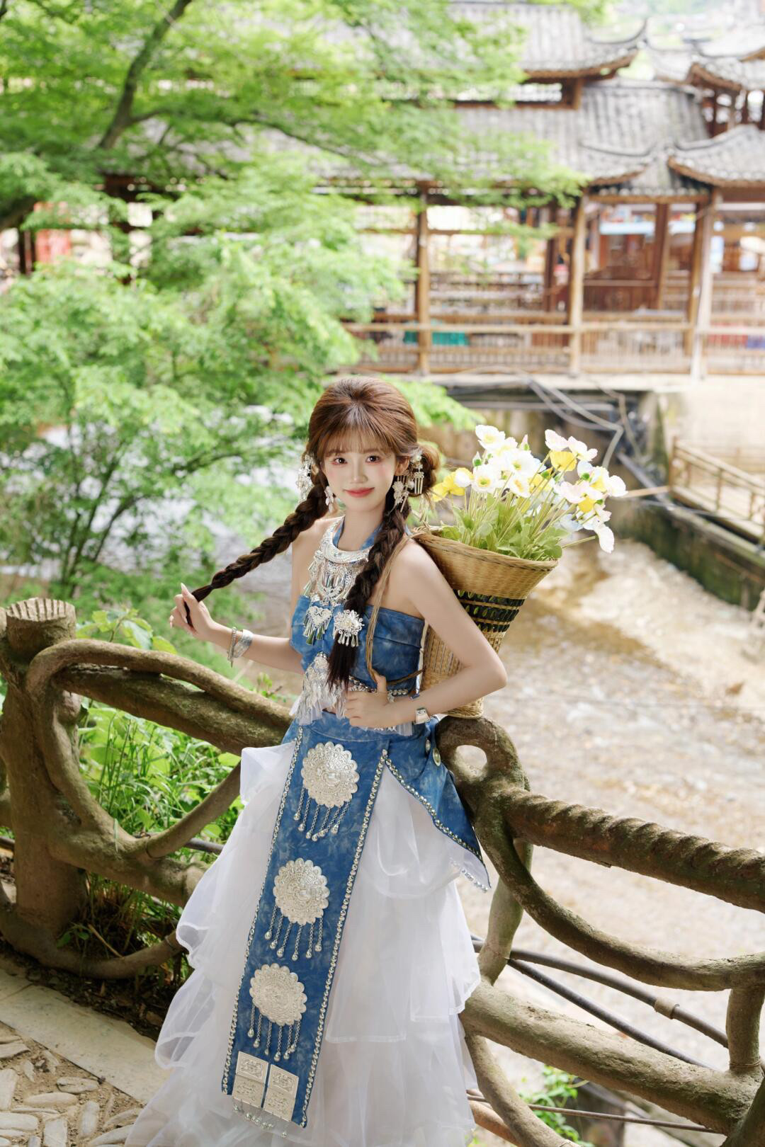 苗疆少女苗族服装女扎染少数民族苗族民族特色服饰显瘦旅拍演出服