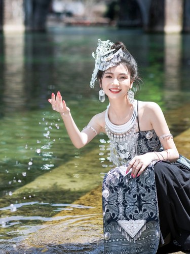 重磅苗族蜡染服装民族风苗疆少女夏季摄影写真闺蜜装芈墨旅拍爆款
