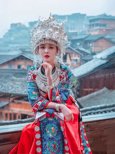 秋冬苗家服装盛装土家族服装女红色礼服苗疆少女民族风苗寨摄影新