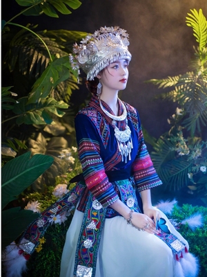 少数民族苗族服装民族风苗疆少女套装头饰项圈土家族旅拍舞台装新