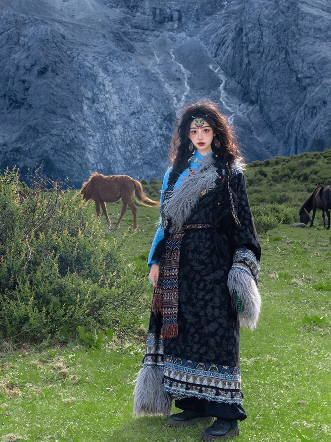 新款藏族服装秋冬蓝色藏袍西藏长袍拉萨云南丽江藏族旅拍摄影写真