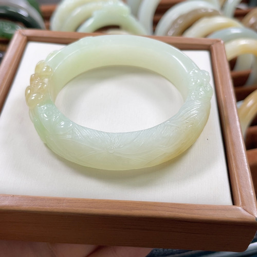 翠青荷花手镯4500