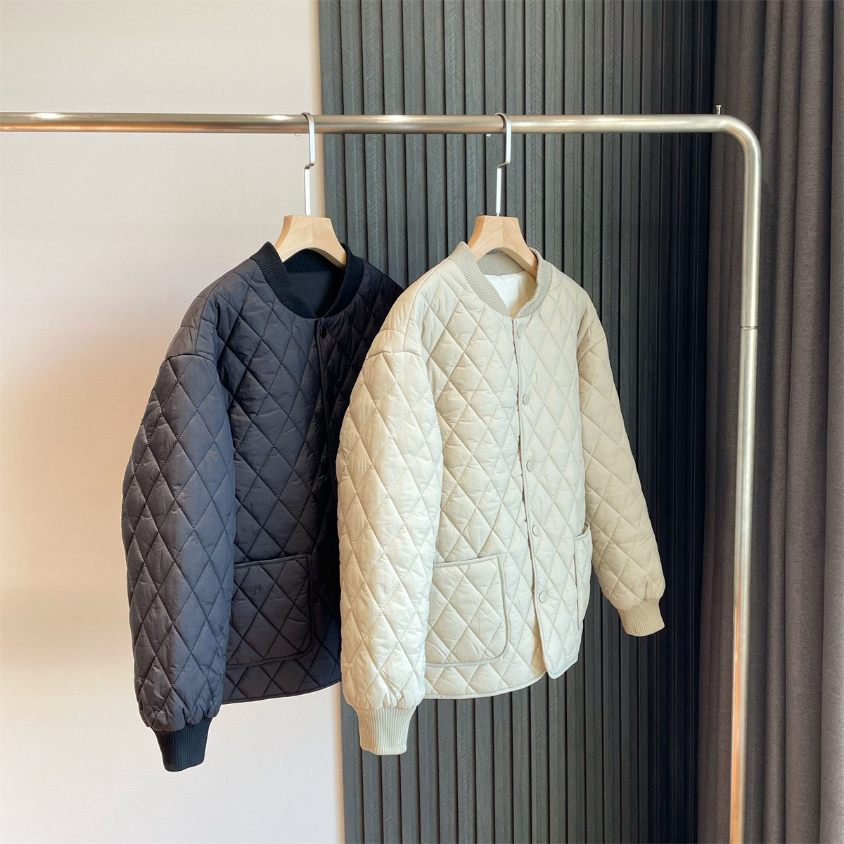 暖色系立领菱形格压线棉服短外套