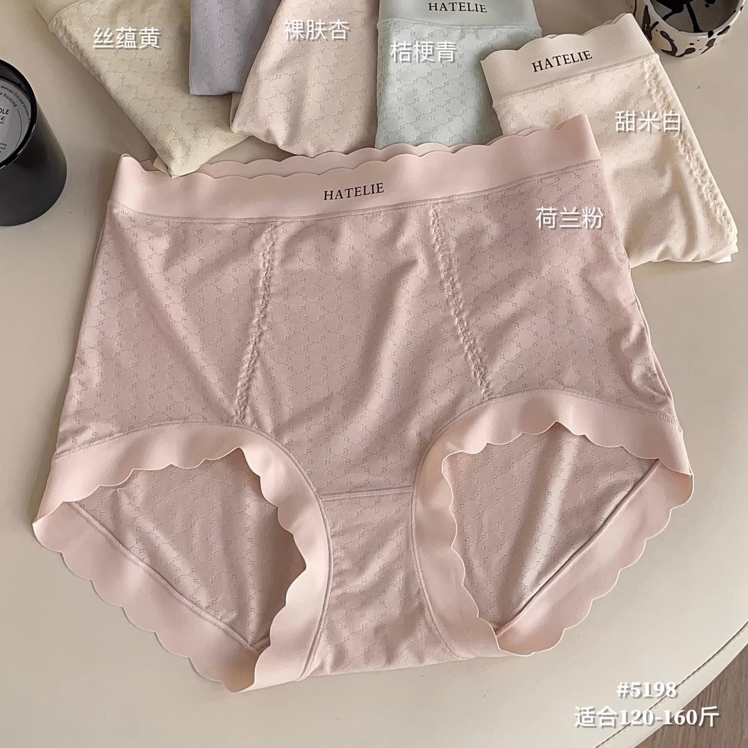 翘秘大版内裤5198中高腰女柔软亲肤透气无痕大码包臀桑蚕丝裆短裤