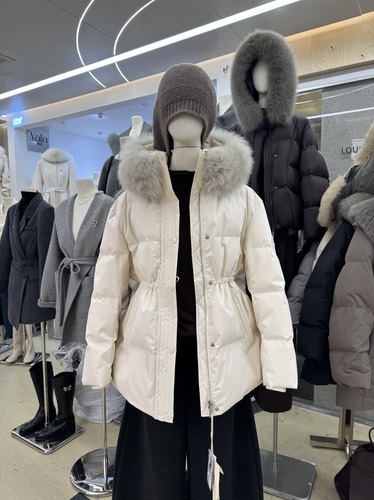 ONEBYTOW狐狸毛领收腰连帽90白鸭绒羽绒服女冬季新款洋气保暖外套