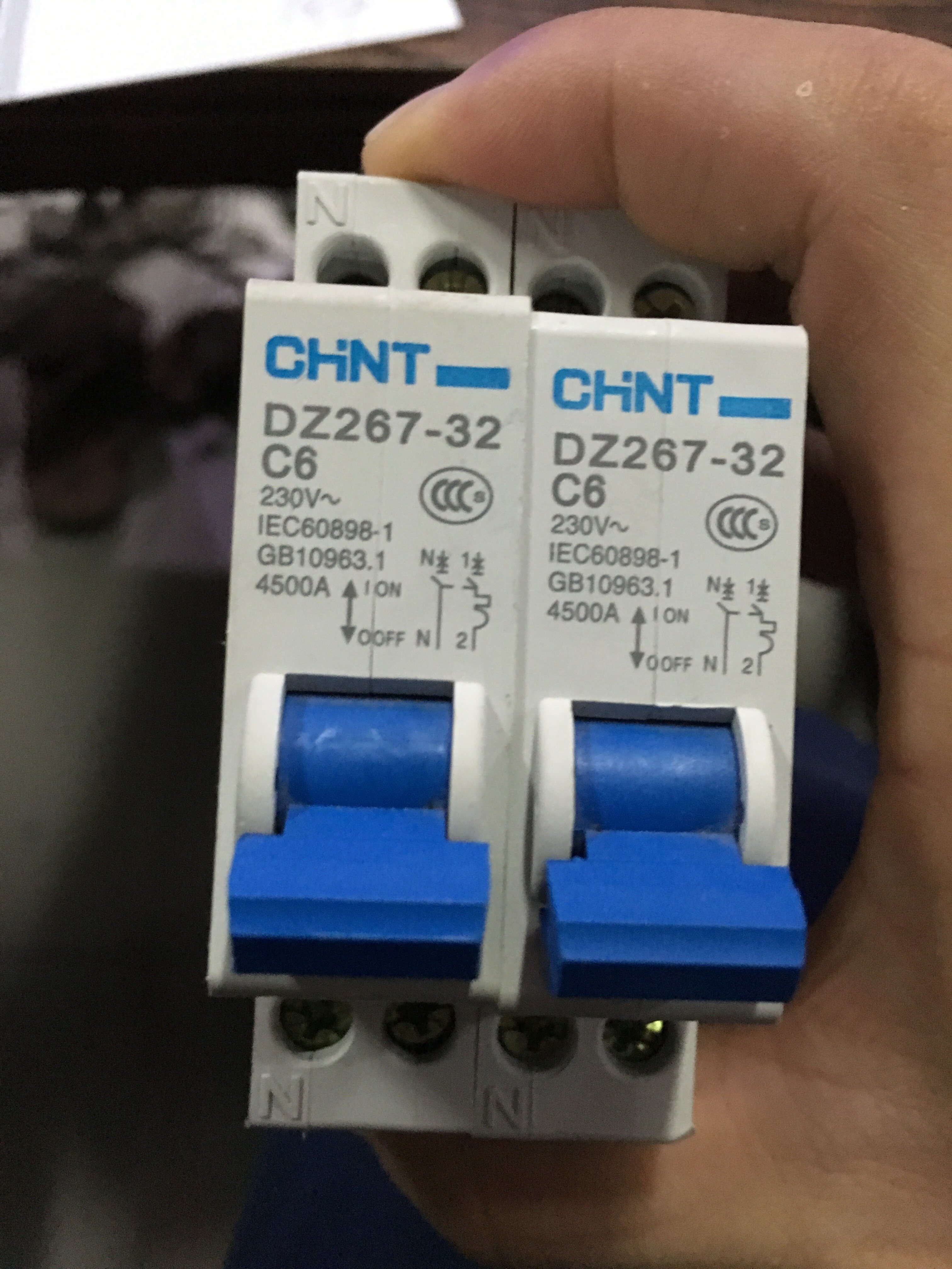 chnt正泰空气开关dz26732nxb-40c10c16双进双出dpn断路器宽度18cm