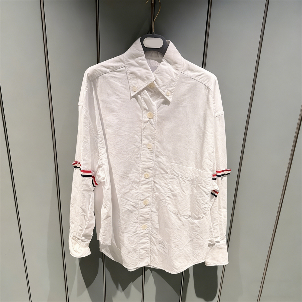 纯色翻领黑袖标衬衫女