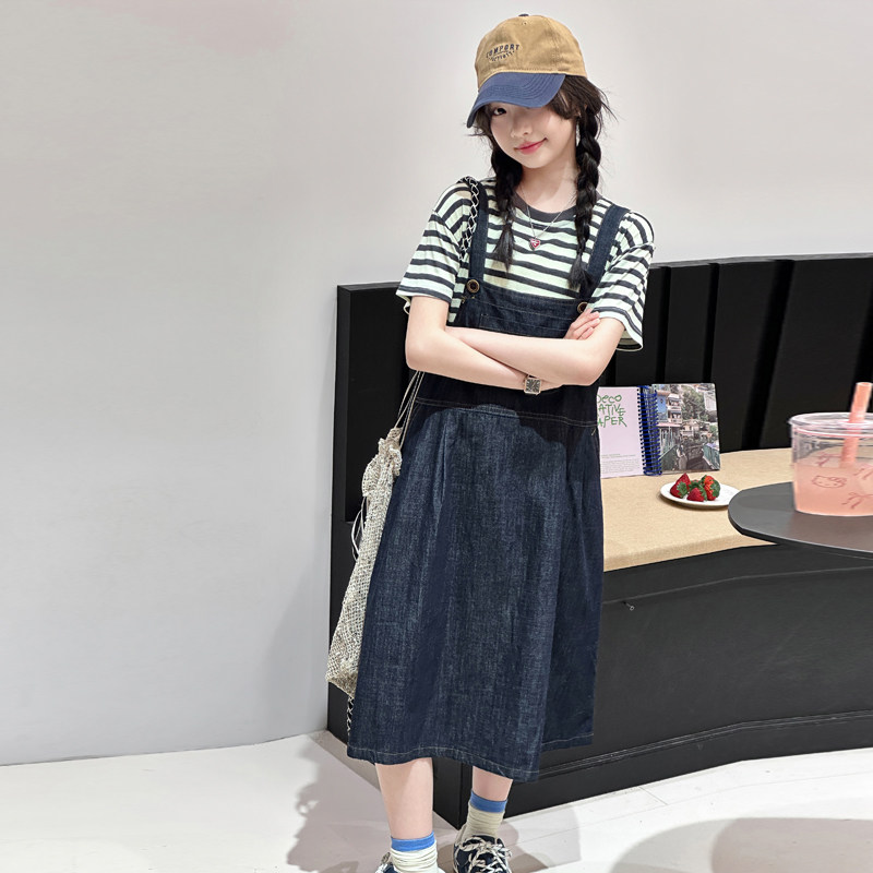 女童牛仔背带裤套装2026春秋新儿童洋气休闲宽松长袖条纹T两件套