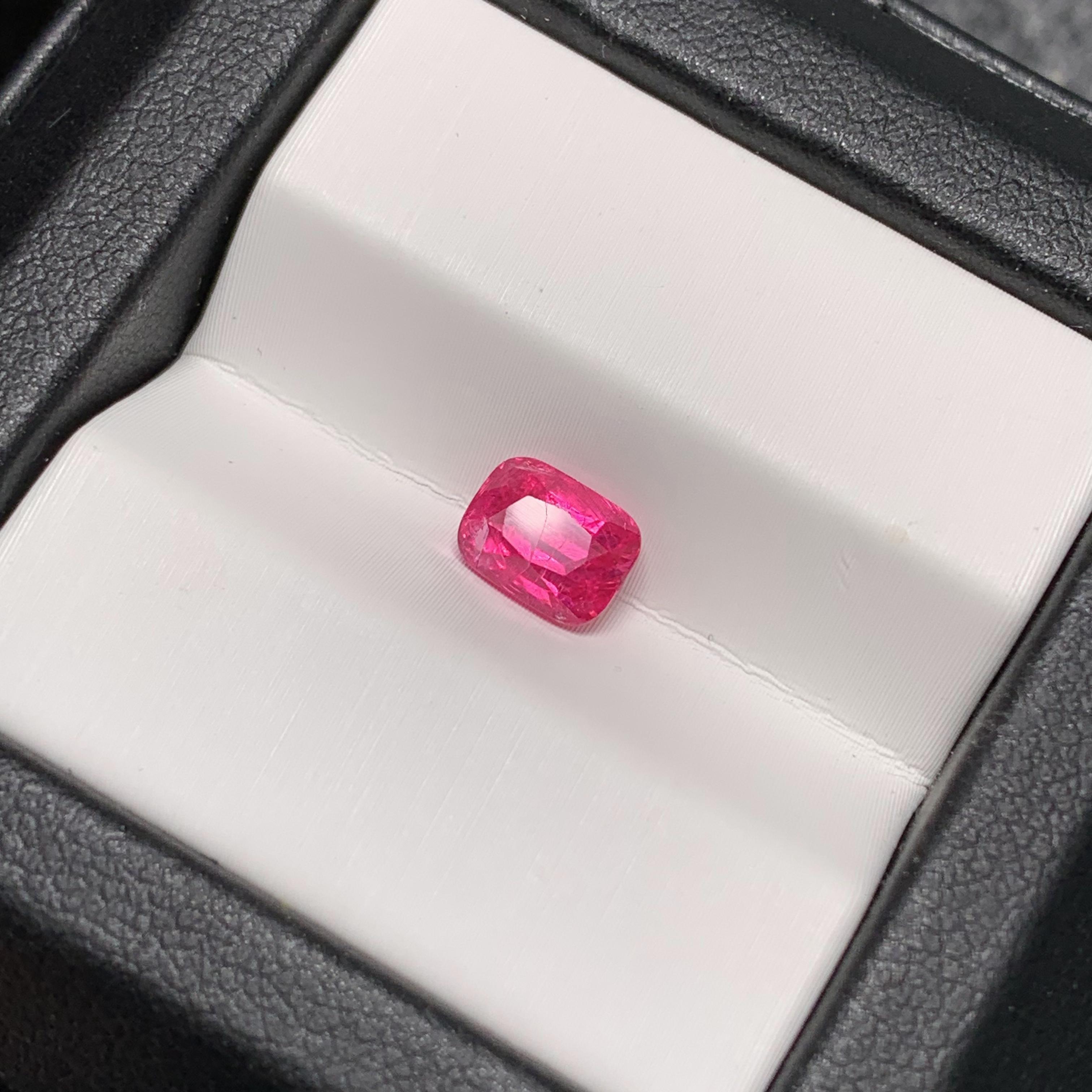 1.36克拉马亨盖天然热粉尖晶石裸石戒面13#