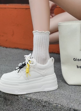 她菲娅2025秋厚底真皮小白鞋女新款内增高8cm轻便休闲板鞋女5709