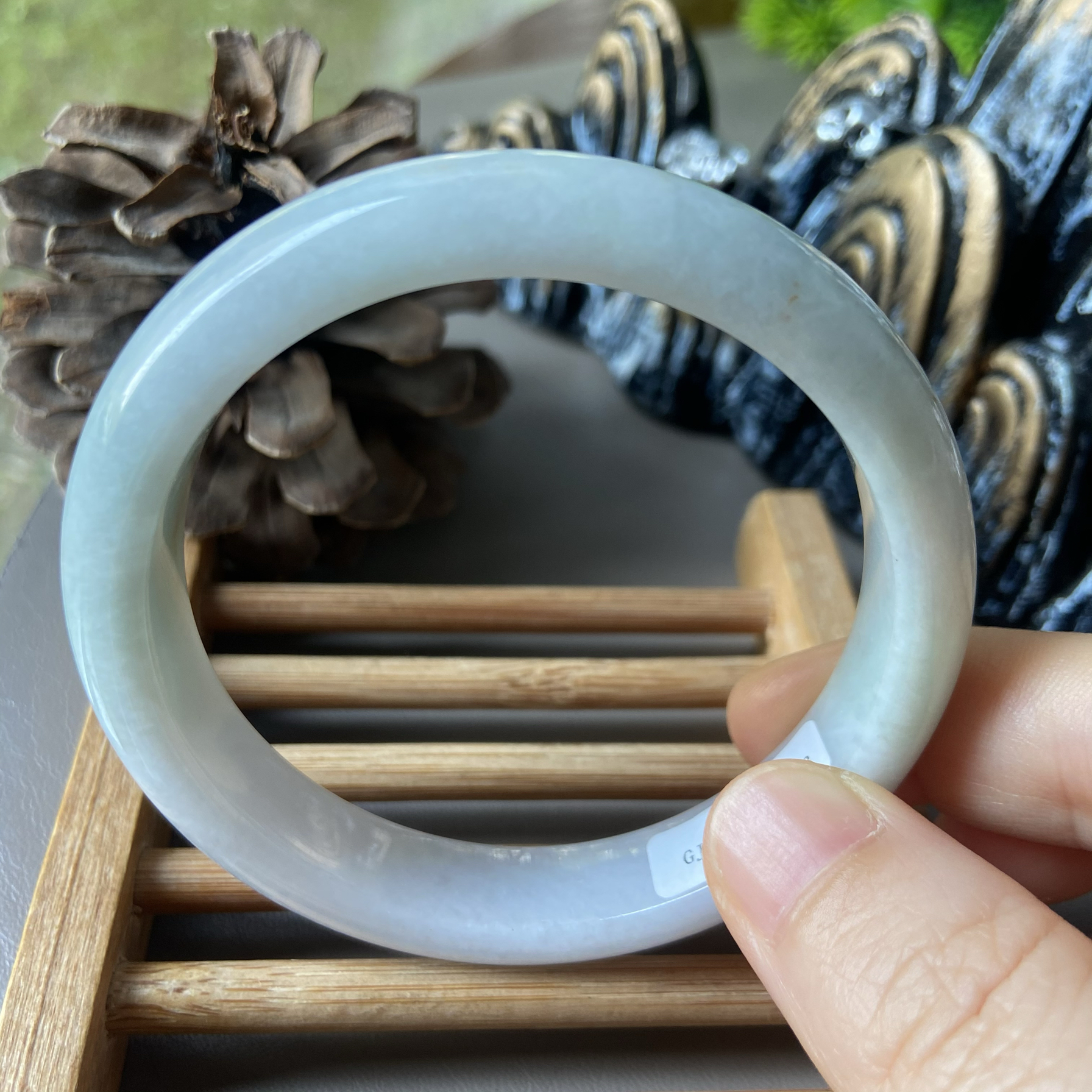 天然缅甸翡翠手镯56冰糯种浅绿色玉镯子57老坑a货0113带证书