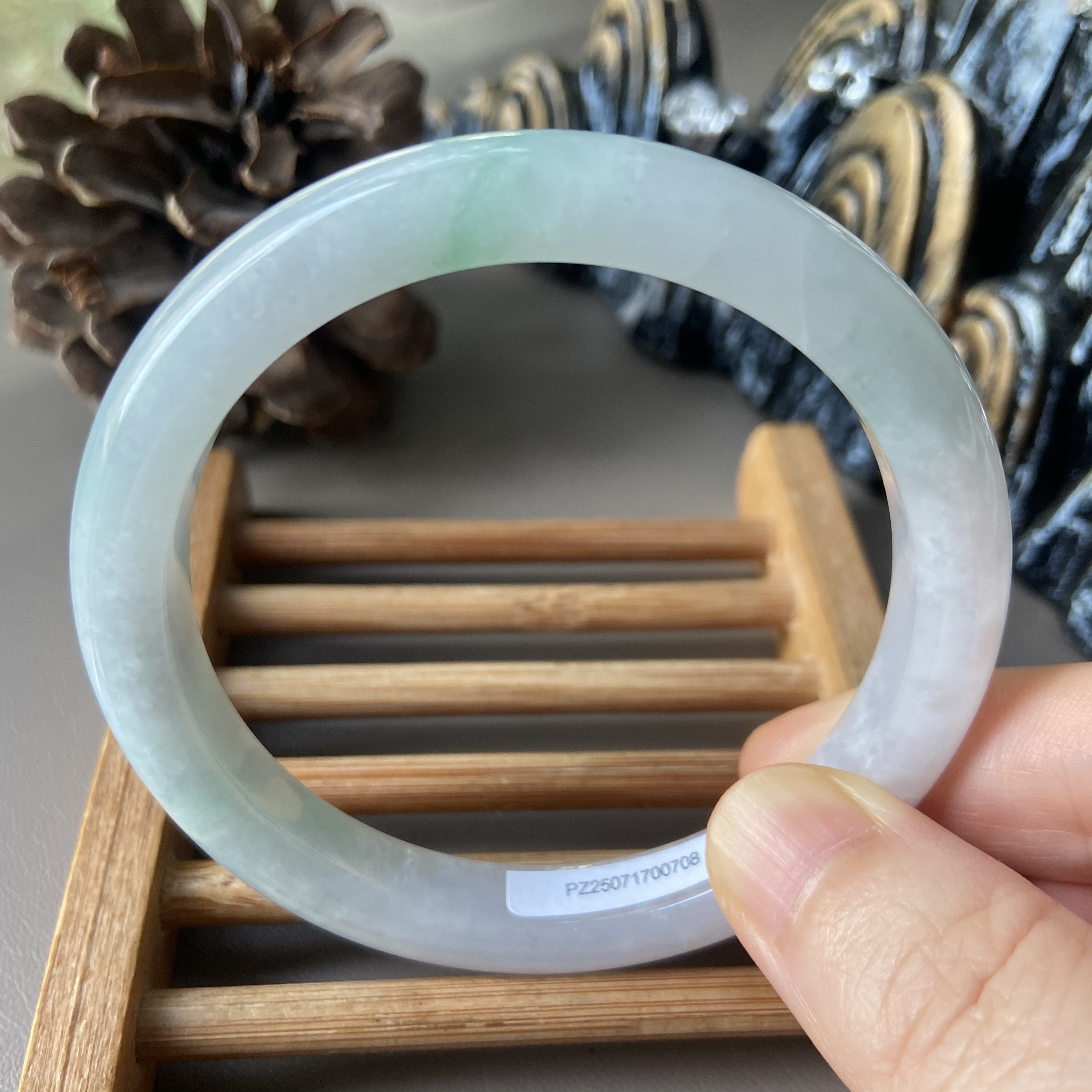 天然缅甸翡翠手镯57冰糯种飘绿花玉镯子58老坑a货0708带证书